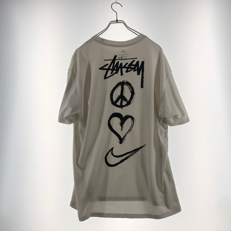 【現状渡し品】【メンズ】 NIKE NRG ナイキ × STUSSY ステューシー 別注 コラボ PEACE LOVE SWOOSH S/S TEE DM4942-121 ピースラブ スムース ショートスリーブ Tシャツ トップス 半袖 142-260609-sa-12-tei サイズ：L カラー：ホワイト 万代Net店