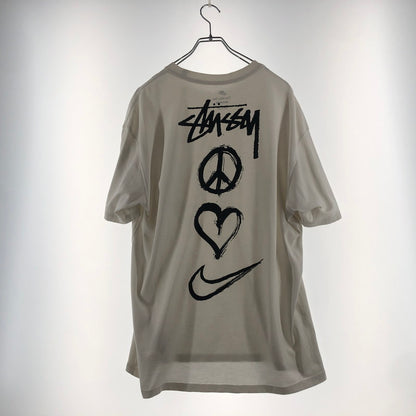 【現状渡し品】【メンズ】 NIKE NRG ナイキ × STUSSY ステューシー 別注 コラボ PEACE LOVE SWOOSH S/S TEE DM4942-121 ピースラブ スムース ショートスリーブ Tシャツ トップス 半袖 142-260609-sa-12-tei サイズ：L カラー：ホワイト 万代Net店