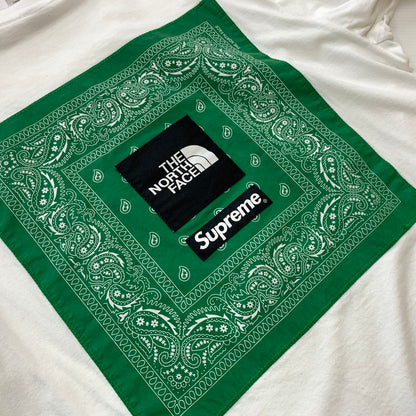 【中古品】【メンズ】 SUPREME シュプリーム × THE NORTH FACE ザ・ノースフェイス 別注 コラボ 22SS BANDANA TEE NT02209I バンダナ Tシャツ 半袖 トップス 149-260611-yo-03-tei サイズ：XL カラー：ホワイト 万代Net店