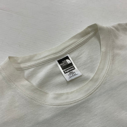 【中古品】【メンズ】 SUPREME シュプリーム × THE NORTH FACE ザ・ノースフェイス 別注 コラボ 22SS BANDANA TEE NT02209I バンダナ Tシャツ 半袖 トップス 149-260611-yo-03-tei サイズ：XL カラー：ホワイト 万代Net店