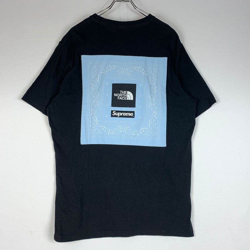 【中古品】【メンズ】 SUPREME シュプリーム × THE NORTH FACE ザ・ノースフェイス 別注 コラボ 22SS BANDANA TEE NT02209I バンダナ Tシャツ 半袖 トップス 149-260611-yo-02-tei サイズ：XL カラー：ブラック 万代Net店
