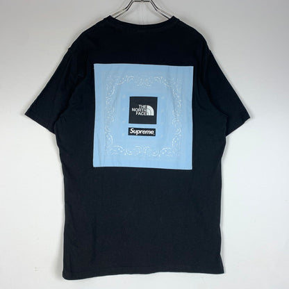 【中古品】【メンズ】 SUPREME シュプリーム × THE NORTH FACE ザ・ノースフェイス 別注 コラボ 22SS BANDANA TEE NT02209I バンダナ Tシャツ 半袖 トップス 149-260611-yo-02-tei サイズ：XL カラー：ブラック 万代Net店