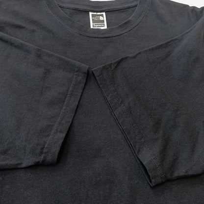 【中古品】【メンズ】 SUPREME シュプリーム × THE NORTH FACE ザ・ノースフェイス 別注 コラボ 22SS BANDANA TEE NT02209I バンダナ Tシャツ 半袖 トップス 149-260611-yo-02-tei サイズ：XL カラー：ブラック 万代Net店