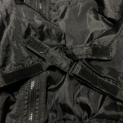 【中古品】【メンズ】 M.VERSAGE エム・ヴェルサーチェ 90's LOGO ZIP UP JACKET 90年代 ロゴ ジップ アップ ジャケット ライトアウター 141-260610-sa-08-tei サイズ：L カラー：ブラック 万代Net店