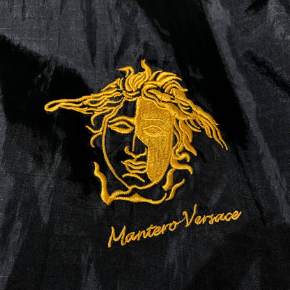 【中古品】【メンズ】 M.VERSAGE エム・ヴェルサーチェ 90's LOGO ZIP UP JACKET 90年代 ロゴ ジップ アップ ジャケット ライトアウター 141-260610-sa-08-tei サイズ：L カラー：ブラック 万代Net店