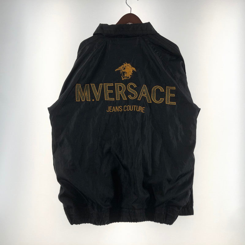 【中古品】【メンズ】 M.VERSAGE エム・ヴェルサーチェ 90's LOGO ZIP UP JACKET 90年代 ロゴ ジップ アップ ジャケット ライトアウター 141-260610-sa-08-tei サイズ：L カラー：ブラック 万代Net店