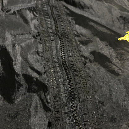 【中古品】【メンズ】 M.VERSAGE エム・ヴェルサーチェ 90's LOGO ZIP UP JACKET 90年代 ロゴ ジップ アップ ジャケット ライトアウター 141-260610-sa-08-tei サイズ：L カラー：ブラック 万代Net店