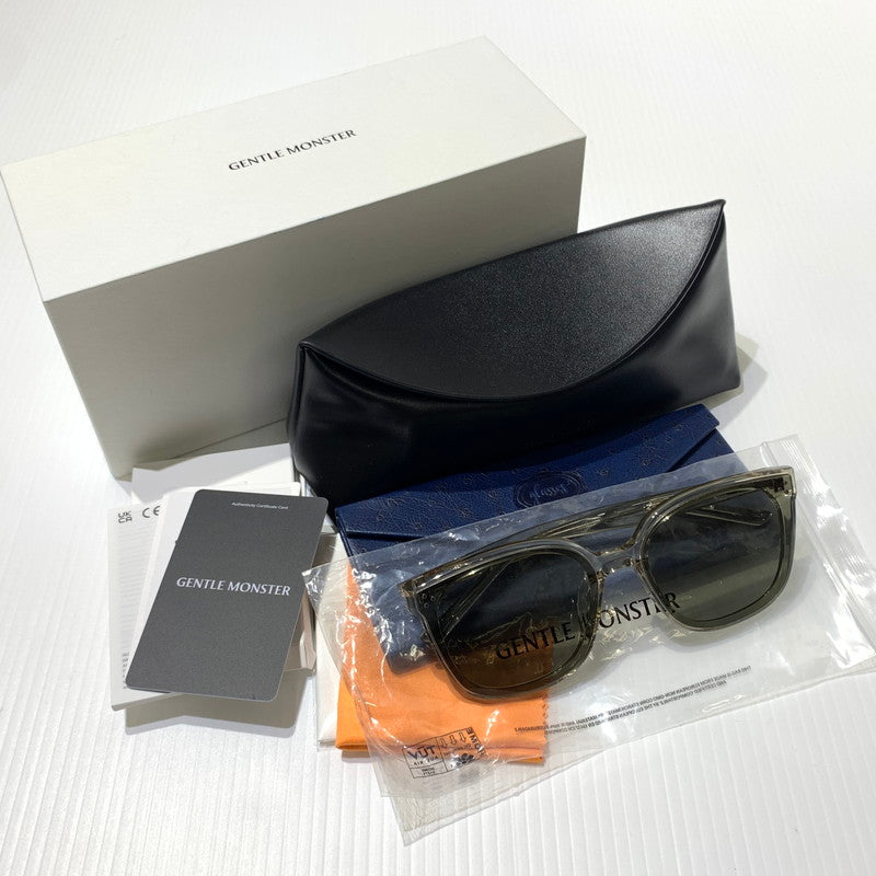 【中古品】【メンズ】 GENTLE MONSTER ジェントルモンスター SUNGLASSES BY BRC11 アイウェア サングラス オーバーサイズ スクエア 203-260613-ko-10-tei サイズ：54□23-147 カラー：クリアグレー 万代Net店
