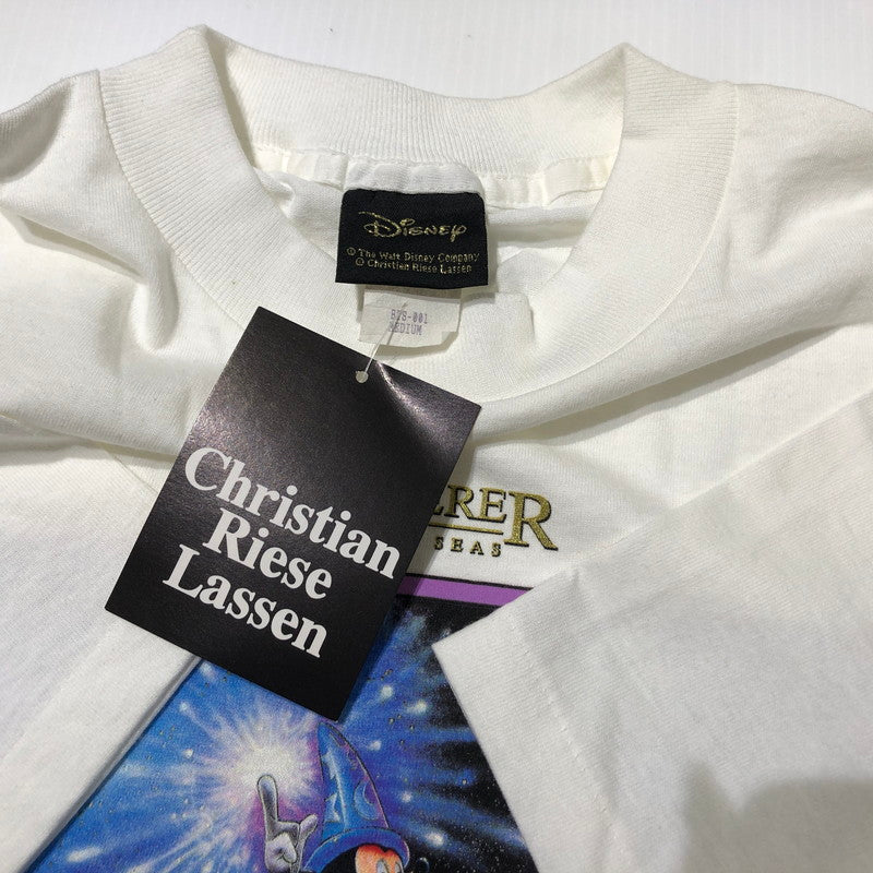 【中古品】【メンズ】 DISNEY ディズニー × CHRISTIAN LASSEN クリスチャン ラセッン 別注 コラボ SORCERER OF THE SEAS TEE ソーサラー オブ ザ シーズ Tシャツ 半袖 トップス 145-260610-sa-07-tei サイズ：M カラー：ホワイト 万代Net店