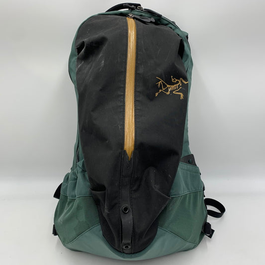 【現状渡し品】【メンズ】 ARC'TERYX アークテリクス ARRO 22 BACKPACK X000007969 アロー バッグパック カバン リュックサック デイパック 188-260613-ko-17-tei カラー：グリーン系/ブラック 万代Net店