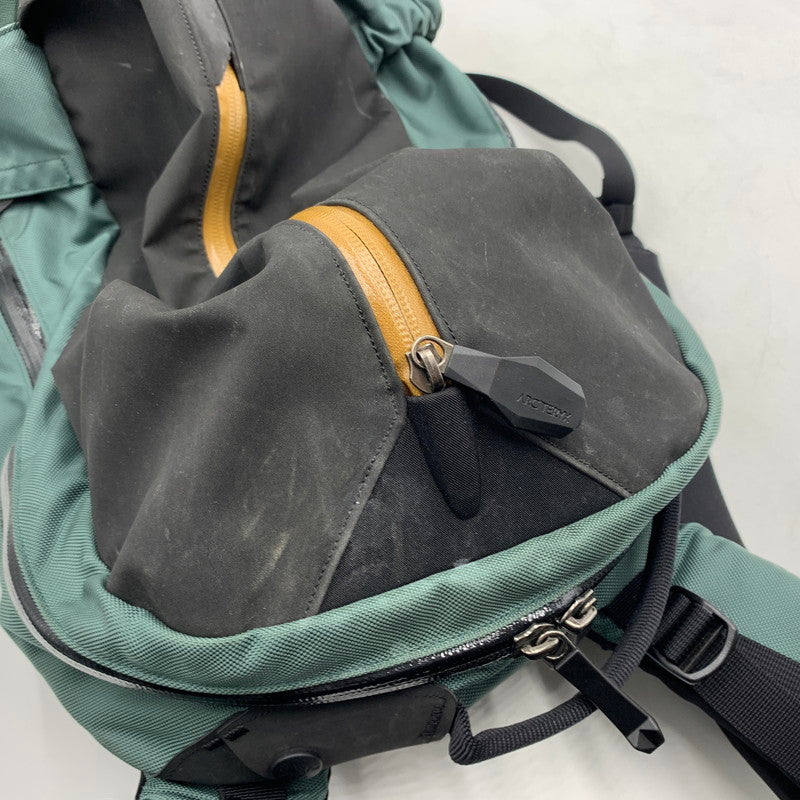 【現状渡し品】【メンズ】 ARC'TERYX アークテリクス ARRO 22 BACKPACK X000007969 アロー バッグパック カバン リュックサック デイパック 188-260613-ko-17-tei カラー：グリーン系/ブラック 万代Net店