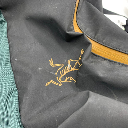 【現状渡し品】【メンズ】 ARC'TERYX アークテリクス ARRO 22 BACKPACK X000007969 アロー バッグパック カバン リュックサック デイパック 188-260613-ko-17-tei カラー：グリーン系/ブラック 万代Net店