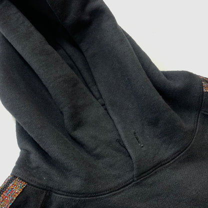 【中古品】【メンズ】 NEEDLES ニードルス × STUDIOUS ステュディオス 別注 コラボ SIDELINE GLITTER PULLOVER HOODIE MR450 サイドライン ラメ プルオーバー フーディ 長袖 トップス パーカー 140-260611-yo-06-tei サイズ：S カラー：ブラック 万代Net店