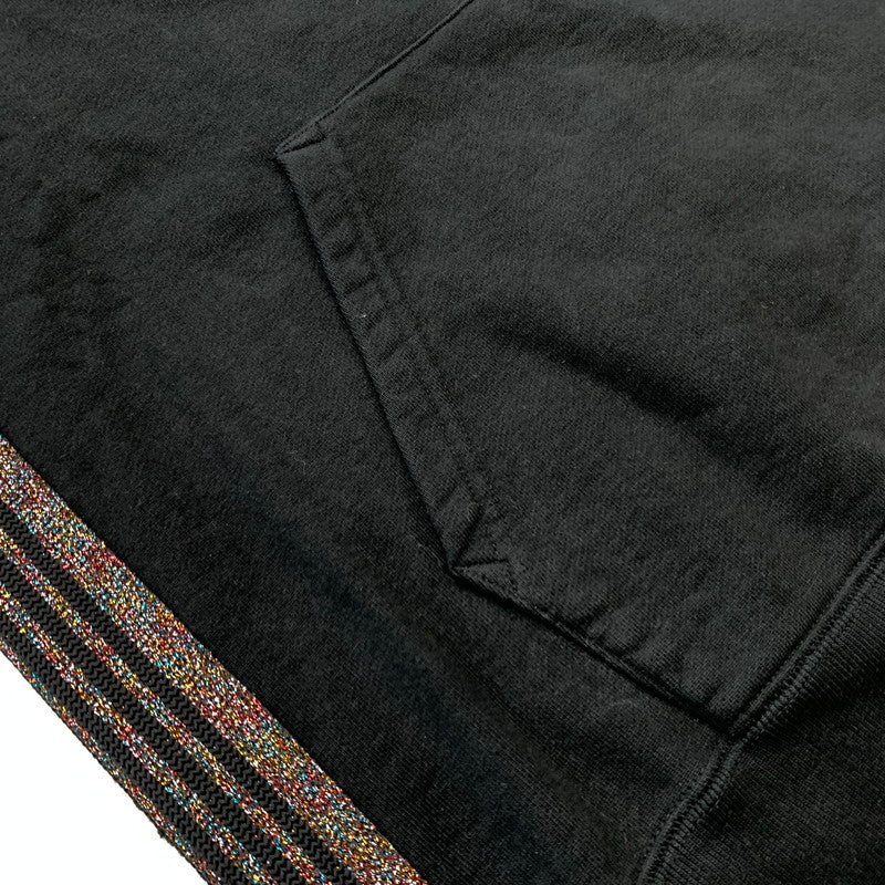 【中古品】【メンズ】 NEEDLES ニードルス × STUDIOUS ステュディオス 別注 コラボ SIDELINE GLITTER PULLOVER HOODIE MR450 サイドライン ラメ プルオーバー フーディ 長袖 トップス パーカー 140-260611-yo-06-tei サイズ：S カラー：ブラック 万代Net店