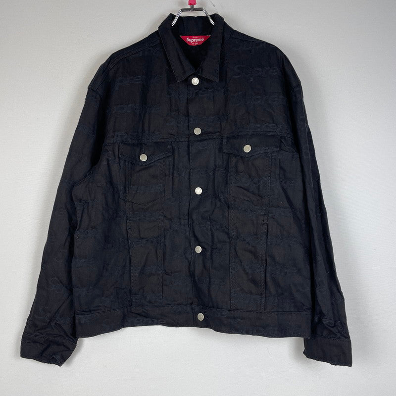 【中古品】【メンズ】 SUPREME シュプリーム 25FW JACQUARD LOGOS DENIM TRUCKER JACKET ジャガード ロゴ デニムトラッカー ジャケット ライトアウター Gジャン 149-260612-yo-01-tei サイズ：XL カラー：ブラック 万代Net店