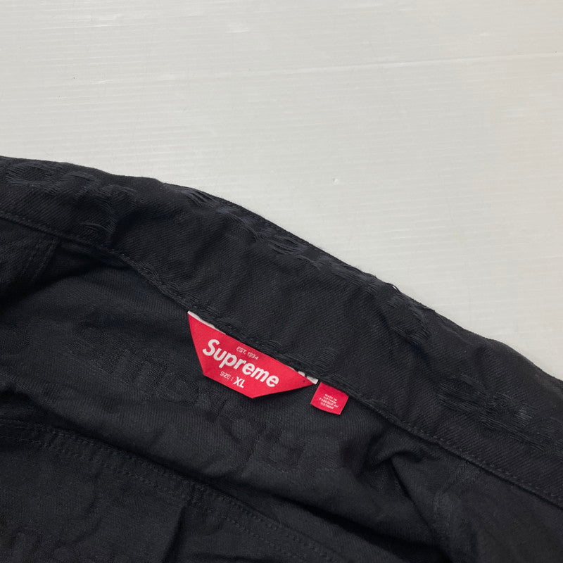 【中古品】【メンズ】 SUPREME シュプリーム 25FW JACQUARD LOGOS DENIM TRUCKER JACKET ジャガード ロゴ デニムトラッカー ジャケット ライトアウター Gジャン 149-260612-yo-01-tei サイズ：XL カラー：ブラック 万代Net店