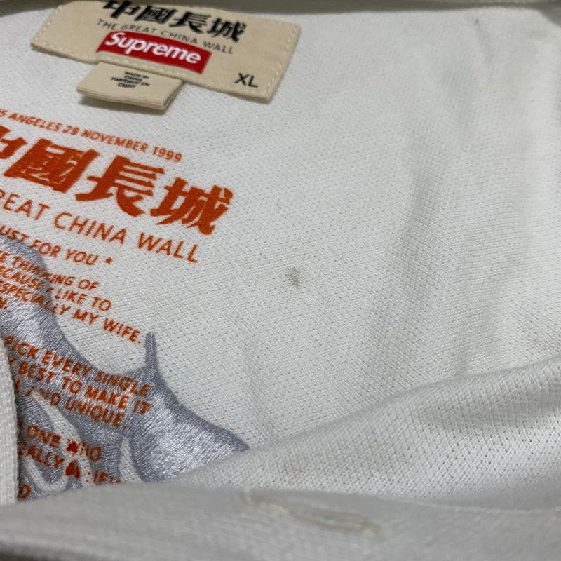 【中古品】【メンズ】 Supreme シュプリーム THE GREAT CHINA WALL DRAGON POLO グレート チャイナ ウォール ドラゴン ポロ 半袖 トップス 149-260613-ko-15-tei サイズ：XL カラー：ホワイト 万代Net店
