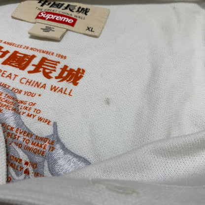 【中古品】【メンズ】 Supreme シュプリーム THE GREAT CHINA WALL DRAGON POLO グレート チャイナ ウォール ドラゴン ポロ 半袖 トップス 149-260613-ko-15-tei サイズ：XL カラー：ホワイト 万代Net店