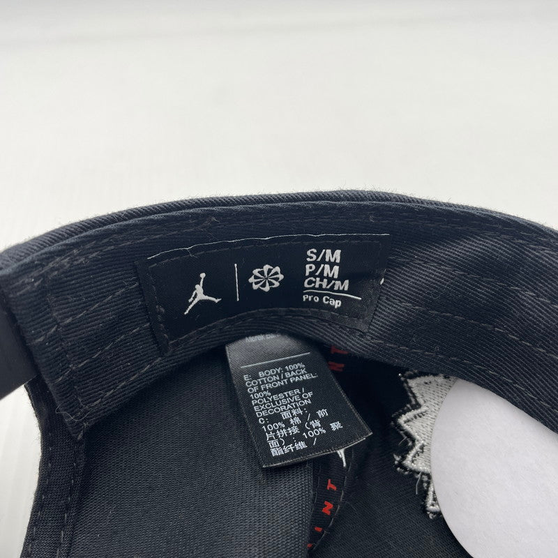【中古品】【メンズ】 NIKE ナイキ × SAINT Mxxxxxx セント マイケル 別注 コラボ JORDAN PRO S FB STM CAP IO7950-010 ジョーダン プロ 帽子 ベースボールキャップ 185-260809-ko-08-tei カラー：ブラック 万代Net店