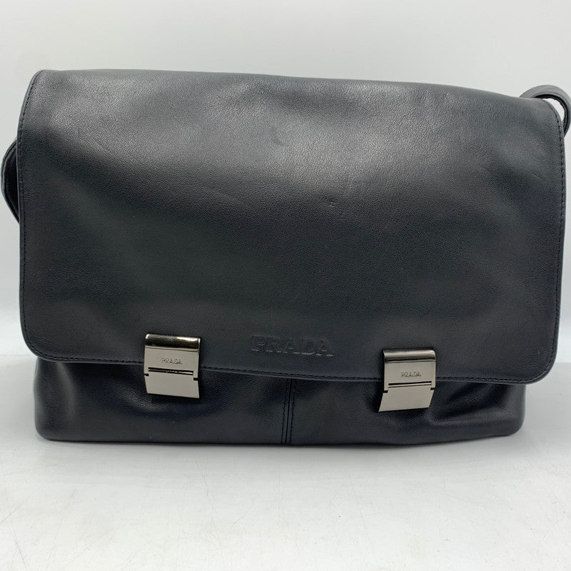 【現状渡し品】【メンズ】 PRADA プラダ MESSENGER LEATHER BAG メッセンジャー レザー バッグ カバン ショルダーバッグ 180-260615-ko-03-tei カラー：ブラック 万代Net店
