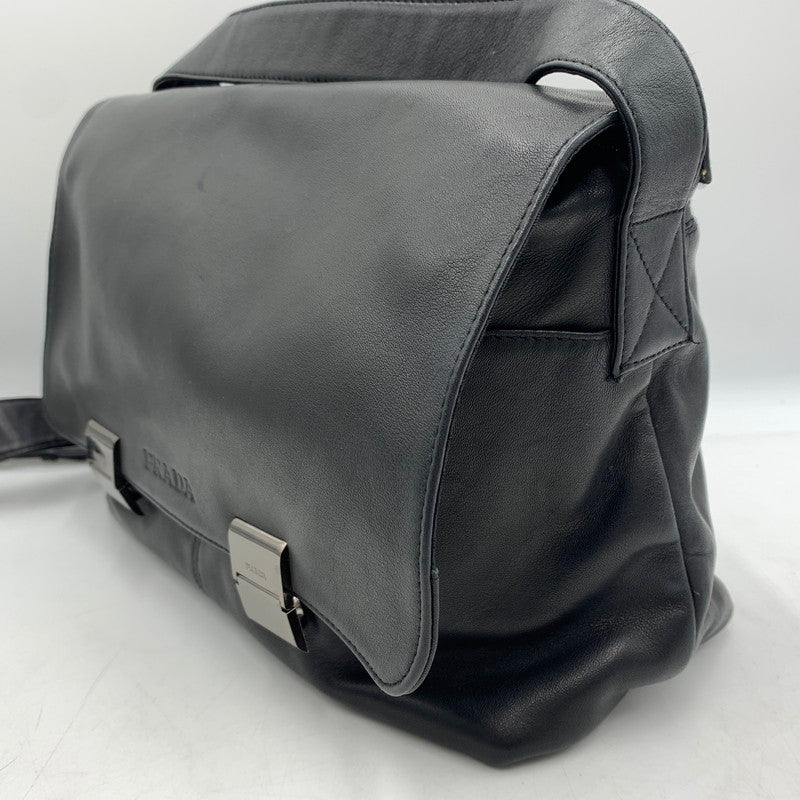 【現状渡し品】【メンズ】 PRADA プラダ MESSENGER LEATHER BAG メッセンジャー レザー バッグ カバン ショルダーバッグ 180-260615-ko-03-tei カラー：ブラック 万代Net店