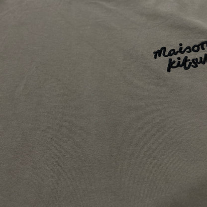 【中古品】【メンズ】 MAISON KITSUNE メゾン キツネ HANDWRITING COMFORT TEE MM00126KJ7025 ハンドライティング コンフォート Tシャツ 半袖 トップス 141-260614-sa-01-tei サイズ：XS カラー：カーキ 万代Net店
