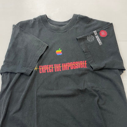 【中古品】【メンズ】 UNKNOWN 90's APPLE アンノウン 90年代 アップル × MISSION IMPOSSIBLE ミッションインポッシブル 別注コラボ EXPECT THE IMPOSSIBLE エクスペクト ザ インポッシブル 半袖 トップス 145-260615-sa-07-tei サイズ：不明 カラー：ブラック 万代Net店