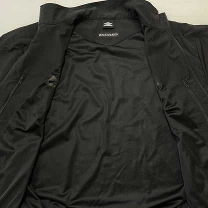 【中古品】【メンズ】 WACKO MARIA ワコマリア × UMBRO アンブロ 別注コラボ TRACK JACKET 26SS-WMO-UB01トラック ジャケット アウター 140-260615-sa-02-tei サイズ：XL カラー：ブラック 万代Net店