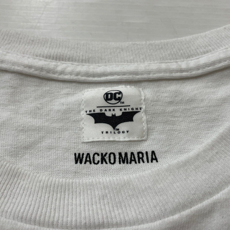 【中古品】【メンズ】 WACKOMARIA ワコマリア × THE DARK KNIGHT ザ ダークナイト 別注コラボ CREW NECK T-SHIRT JOKER クール ネック Ｔシャツ ジョーカー 半袖 トップス 140-260615-sa-04-tei サイズ：XL カラー：ホワイト 万代Net店