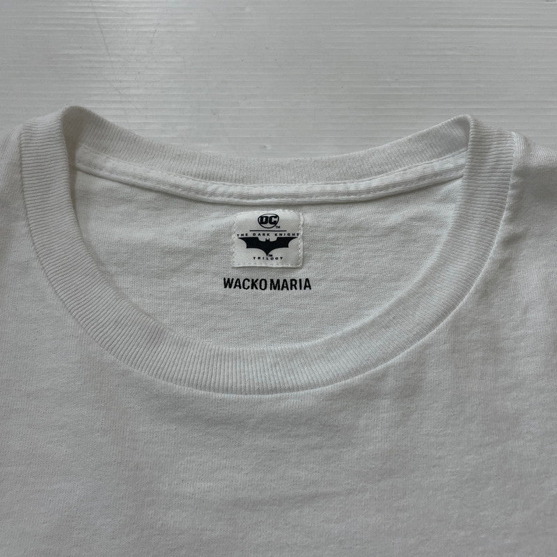 【中古品】【メンズ】 WACKOMARIA ワコマリア × THE DARK KNIGHT ザ ダークナイト 別注コラボ CREW NECK T-SHIRT JOKER クール ネック Ｔシャツ ジョーカー 半袖 トップス 140-260615-sa-04-tei サイズ：XL カラー：ホワイト 万代Net店
