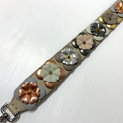 【中古品】【メンズ/レディース】 FENDI フェンディ FLOWER SHOULDER STRAP フラワーショルダー ストラップ カバン アクセサリー 182-260622-ko-03-tei カラー：ベージュ 万代Net店