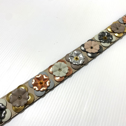 【中古品】【メンズ/レディース】 FENDI フェンディ FLOWER SHOULDER STRAP フラワーショルダー ストラップ カバン アクセサリー 182-260622-ko-03-tei カラー：ベージュ 万代Net店