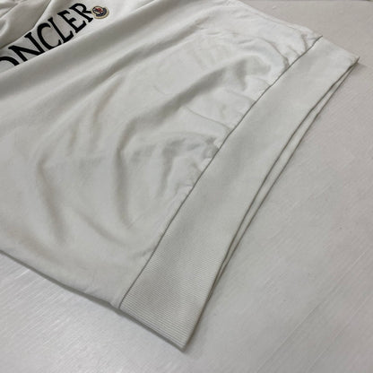 【中古品】【メンズ】 MONCLER モンクレール LOGO PATCH HOODIE I20938G00026 89A1K ロゴパッチ フーディー トップス プルオーバーパーカー 141-260622-ss-04-tei サイズ：S/※後ろ汚れあり カラー：ホワイト 万代Net店