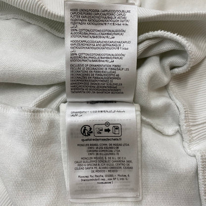 【中古品】【メンズ】 MONCLER モンクレール LOGO PATCH HOODIE I20938G00026 89A1K ロゴパッチ フーディー トップス プルオーバーパーカー 141-260622-ss-04-tei サイズ：S/※後ろ汚れあり カラー：ホワイト 万代Net店