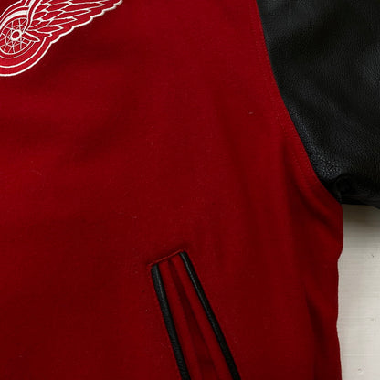【中古品】【メンズ】 STARTER スターター NHL RED WINGS STADIUM JACKET ナショナルホッケーリーグ レッドウィングス スタジアムジャケット アウター 145-260629-ss-07-tei サイズ：XL カラー：レッド 万代Net店
