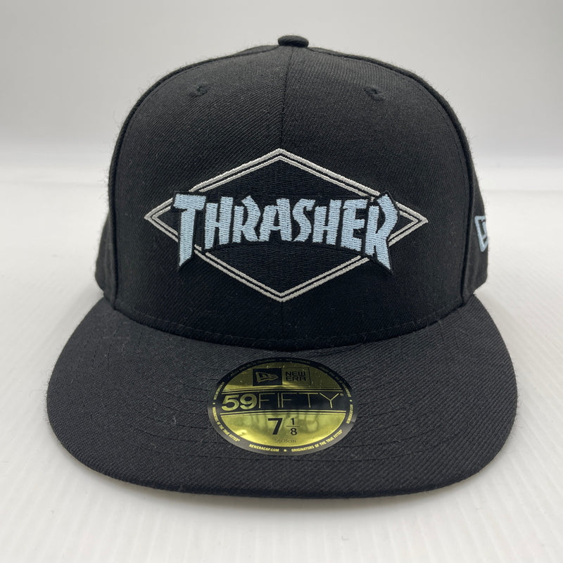 【中古品】【メンズ】 NEW ERA ニューエラ × THRASHER スラッシャー 別注 コラボ LOGO CAP ロゴキャップ 帽子 ベースボールキャップ 185-260805-ko-03-tei サイズ：56.8cm カラー：ブラック 万代Net店