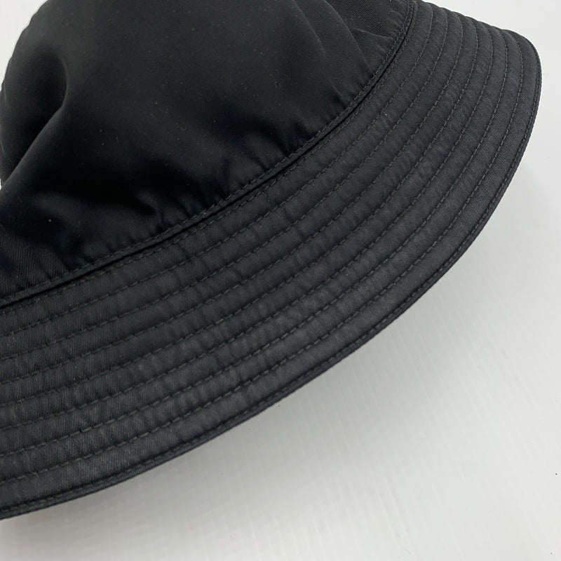 【中古品】【メンズ】 PRADA プラダ TRIANGLE LOGO NYLON BUCKET HAT 2HC137 トライアングルロゴ ナイロン バケット ハット 帽子 182-260630-yo-04-tei サイズ：L カラー：ブラック 万代Net店