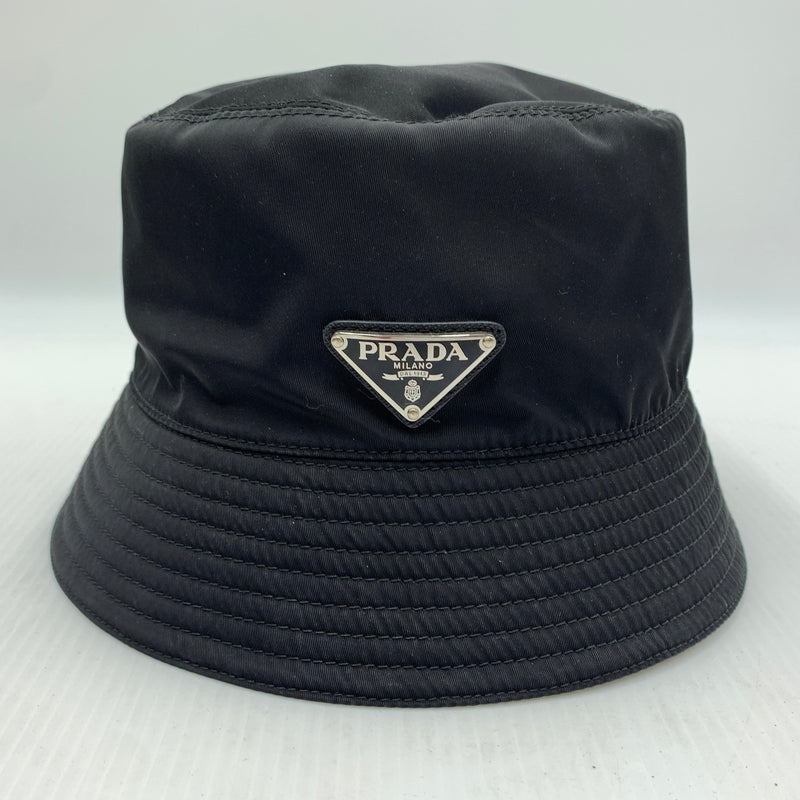 【中古品】【メンズ】 PRADA プラダ TRIANGLE LOGO NYLON BUCKET HAT 2HC137 トライアングルロゴ ナイロン バケット ハット 帽子 182-260630-yo-04-tei サイズ：L カラー：ブラック 万代Net店