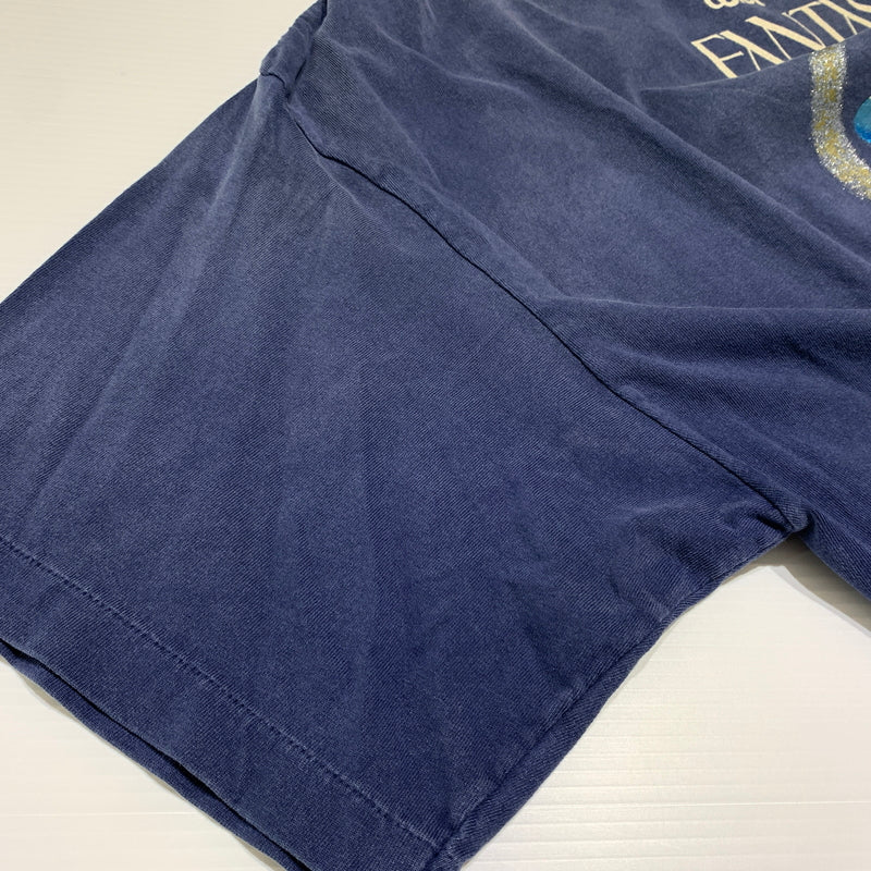 【中古品】【メンズ】 SAINT Mxxxxxx セント マイケル DNF S/S TEE FANTASIA SM-HR8-0000-C65 ショートスリーブ Tシャツ ファンタジア 半袖 トップス ヴィンテージ加工 142-260627-ko-13-tei サイズ：XL カラー：ネイビー 万代Net店