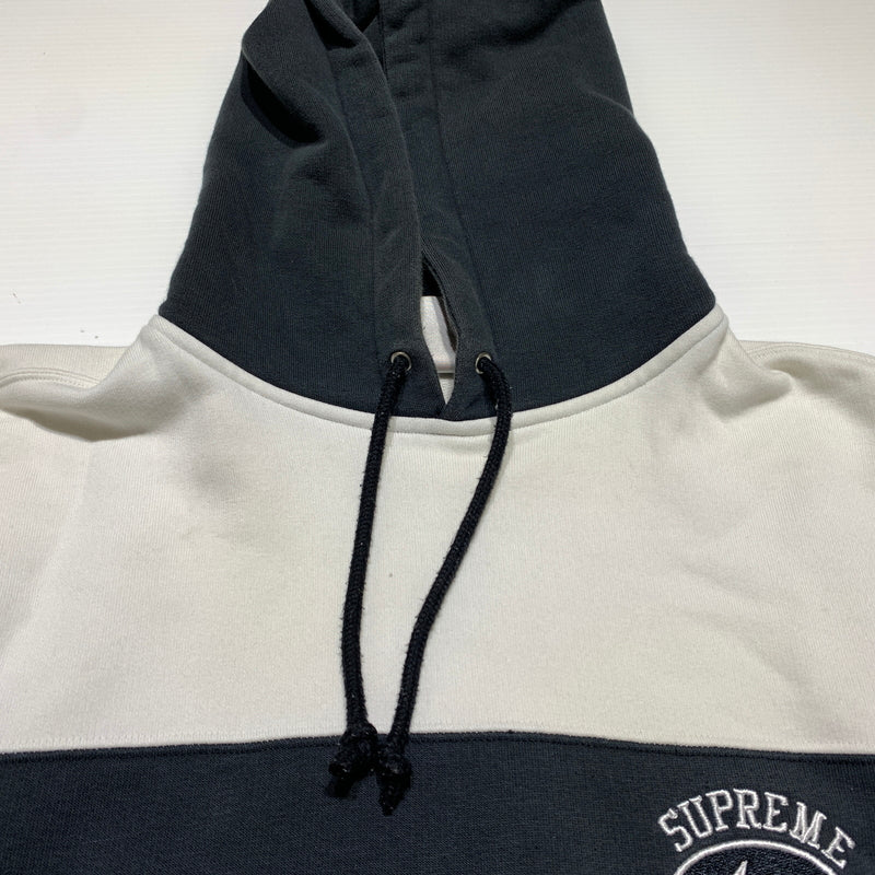 【中古品】【メンズ】 Supreme シュプリーム × NIKE ナイキ 別注 コラボ STRIPE HOODED SWEATSHIRT BV7558-010 ストライプ フーディ スウェット トップス プルオーバーパーカー 149-260629-ko-07-tei サイズ：XL カラー：ブラックホワイト 万代Net店