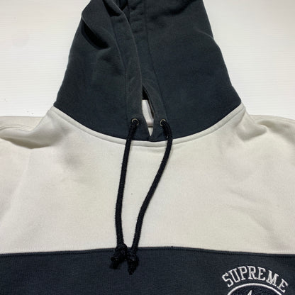 【中古品】【メンズ】 Supreme シュプリーム × NIKE ナイキ 別注 コラボ STRIPE HOODED SWEATSHIRT BV7558-010 ストライプ フーディ スウェット トップス プルオーバーパーカー 149-260629-ko-07-tei サイズ：XL カラー：ブラックホワイト 万代Net店