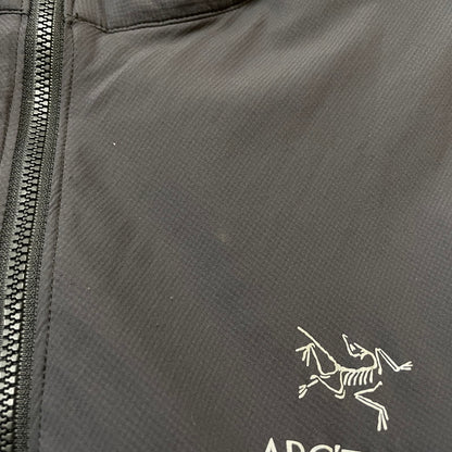【中古品】【メンズ】 ARC'TERYX アークテリスク ATOM LT JACKET 14645 アトム ライトウェイト ジャケット アウター 144-260630-sa-13-tei サイズ：XXL カラー：ブラック 万代Net店