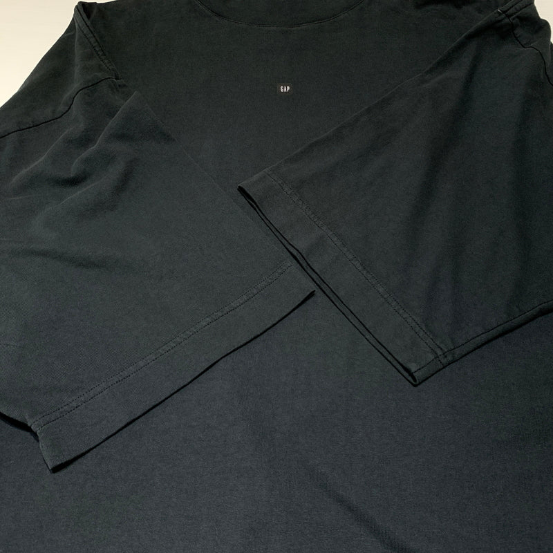 【中古品】【メンズ】 YEEZY イージー × GAP ギャップ 別注 コラボ SMALL LOGO 3/4 SLEEVE T-SHIRT 471310-04 スモール ロゴ 3/4 スリーブ Tシャツ トップス ビッグシルエット 142-260720-ko-06-tei サイズ：S カラー：ブラック 万代Net店