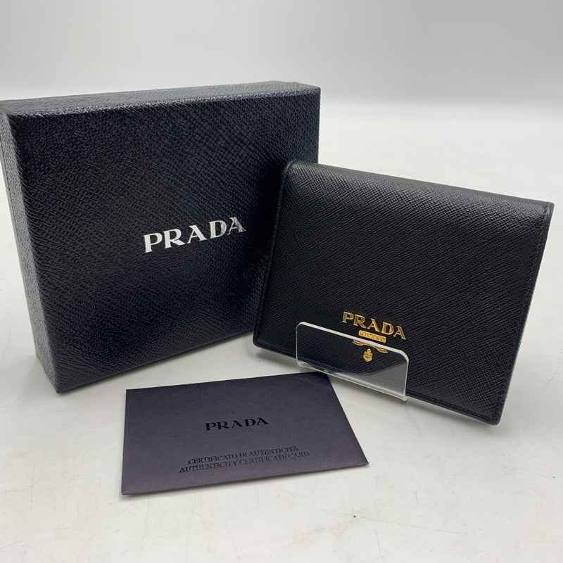 【中古品】【メンズ/レディース】 PRADA プラダ 1MV204 SAFFIANO+SV.LOV レザーウォレット 二つ折り財布 サフィアーノ ロゴ 181-260709-ko-10-tei カラー：ブラック 万代Net店