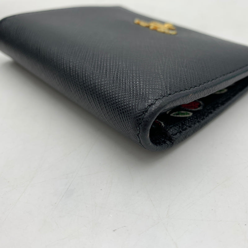 【中古品】【メンズ/レディース】 PRADA プラダ 1MV204 SAFFIANO+SV.LOV レザーウォレット 二つ折り財布 サフィアーノ ロゴ 181-260709-ko-10-tei カラー：ブラック 万代Net店
