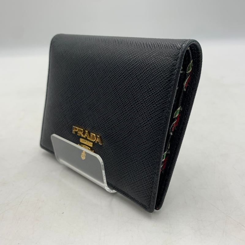 【中古品】【メンズ/レディース】 PRADA プラダ 1MV204 SAFFIANO+SV.LOV レザーウォレット 二つ折り財布 サフィアーノ ロゴ 181-260709-ko-10-tei カラー：ブラック 万代Net店