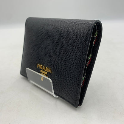 【中古品】【メンズ/レディース】 PRADA プラダ 1MV204 SAFFIANO+SV.LOV レザーウォレット 二つ折り財布 サフィアーノ ロゴ 181-260709-ko-10-tei カラー：ブラック 万代Net店