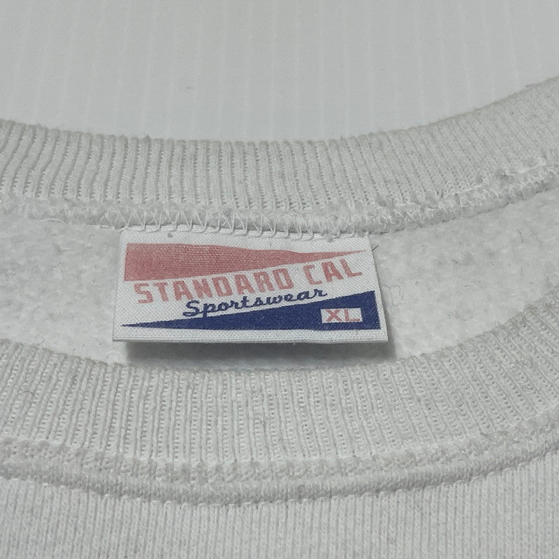 【現状渡し品】【メンズ】 STANDARD CALIFORNIA スタンダード カルフォルニア× SNOOPY スヌーピー 別注コラボ SD COZY MONDAY CREW SWEAT コーギー マンディー クルー スウェット 長袖 トップス トレーナー 140-260701-sa-18-tei サイズ：XL カラー：ホワイト 万代Net店