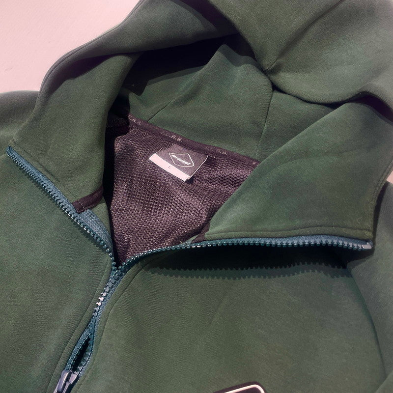 【中古品】【メンズ】 FCRB エフシーアールビー VENTILATION TRAINING HOODIE FCRB-250038 ベンチレーション トレーニング フーディ トップス ジップ パーカー 142-260701-sa-20-tei サイズ：L カラー：グリーン 万代Net店