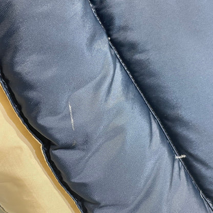 【中古品】【メンズ】 ROCKY MOUNTAIN FEATHERBED ロッキン マウンテン フェザー ベッド × STANDARD CALIFORNIA スタンダード カルフォルニア 別注コラボ SD DOWN VEST 290-252-22 ダウンベストアウター 140-260701-sa-16-tei サイズ：44 カラー：ネイビー 万代Net店